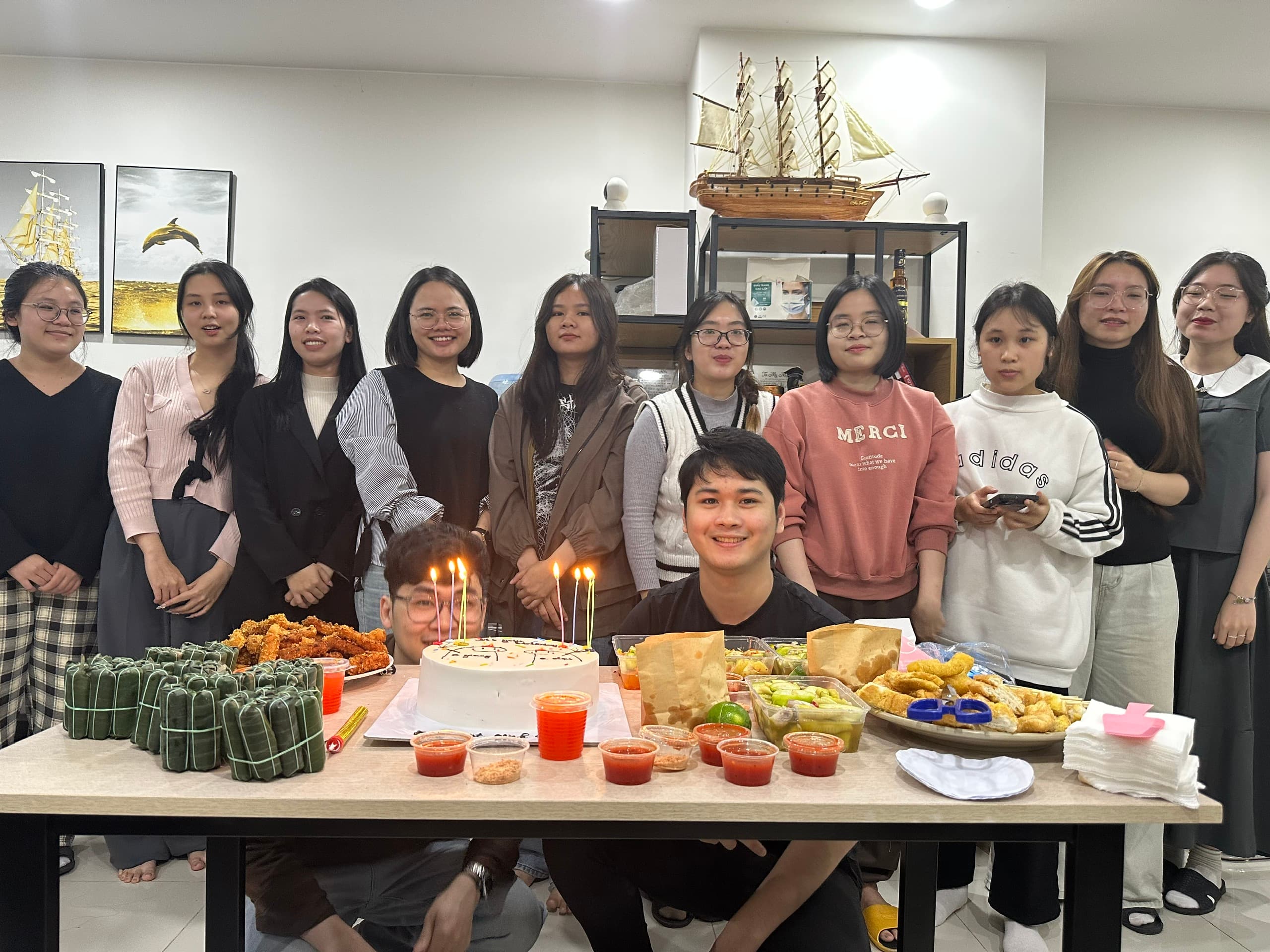 Sinh nhật & tiệc văn phòng